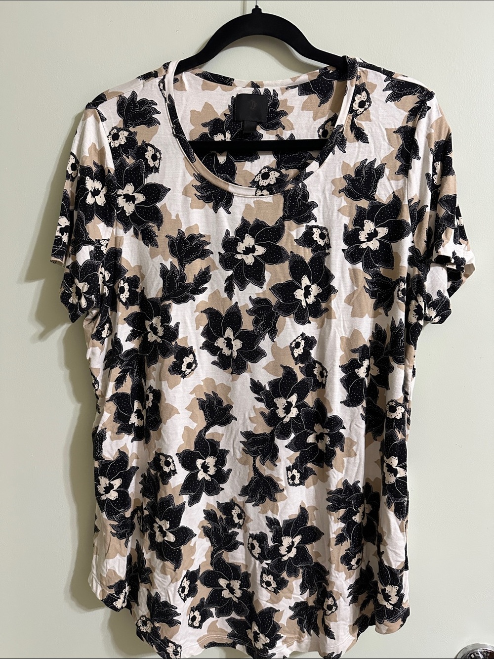 JM Collection Floral Short Sleeve Tee - Black & Beige